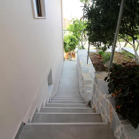 24 Sarandë